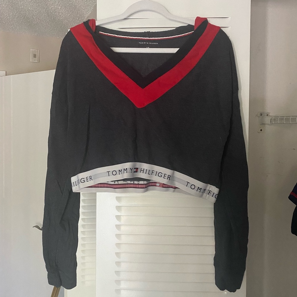 Tommy Hilfiger cropped hoodie size large!